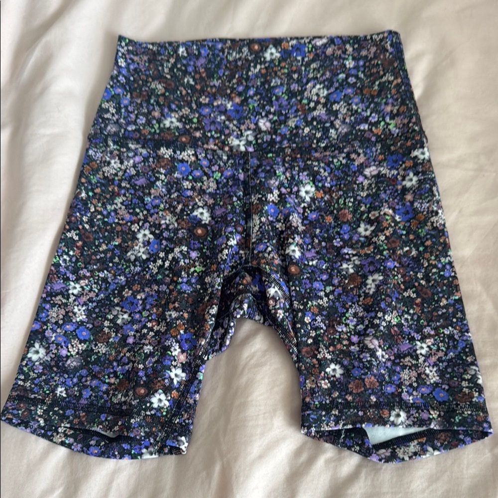 Lululemon - Unique Floral Design High-Rise 6” Shorts